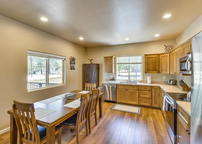 Patio & Atv Trail Access: Quiet In Show Holiday home *