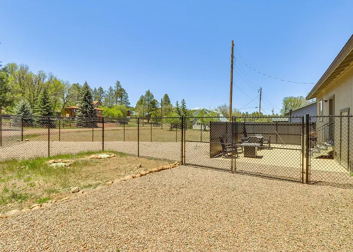 Patio & Atv Trail Access: Quiet In Show Holiday home
